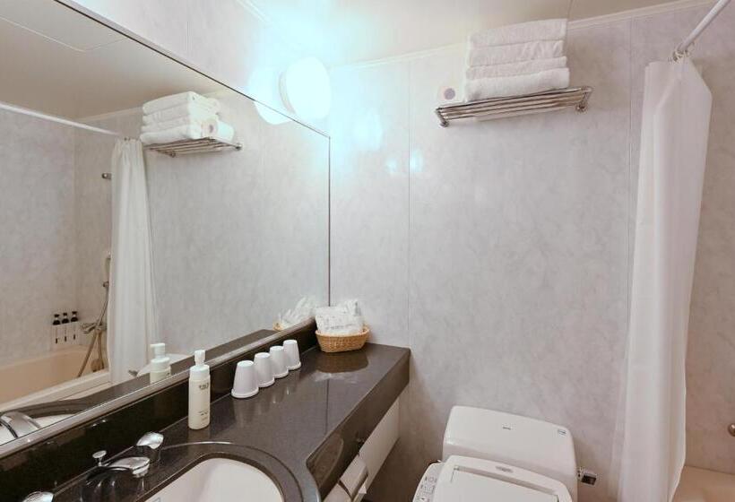 اتاق استاندارد چهار تخته با چشم‌انداز دریا, Beach Hotel Sunshine Ishigakijima