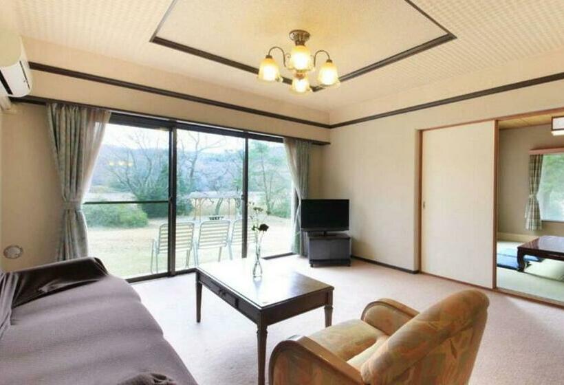 Семейный Номер, Izu Ippeki Lake Lakeside Terrace