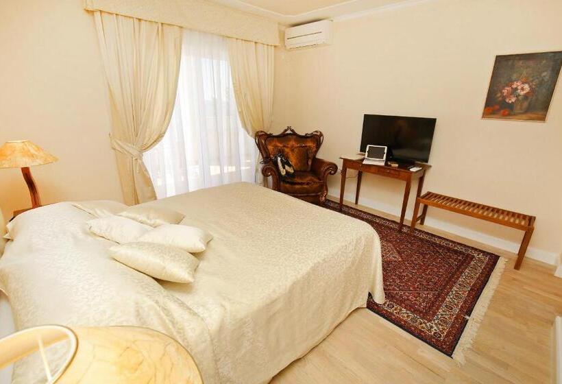سوییت با چشم‌انداز دریا, Villa Triana Adults Only