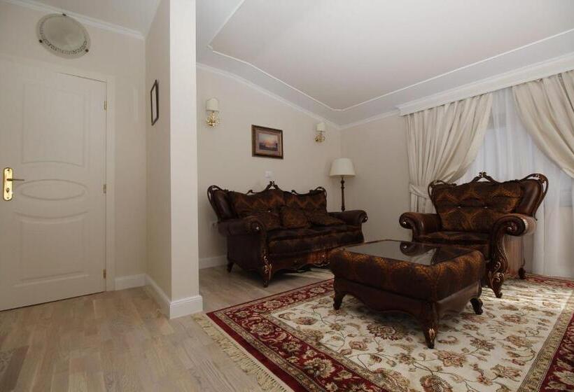 سوییت با چشم‌انداز دریا, Villa Triana Adults Only
