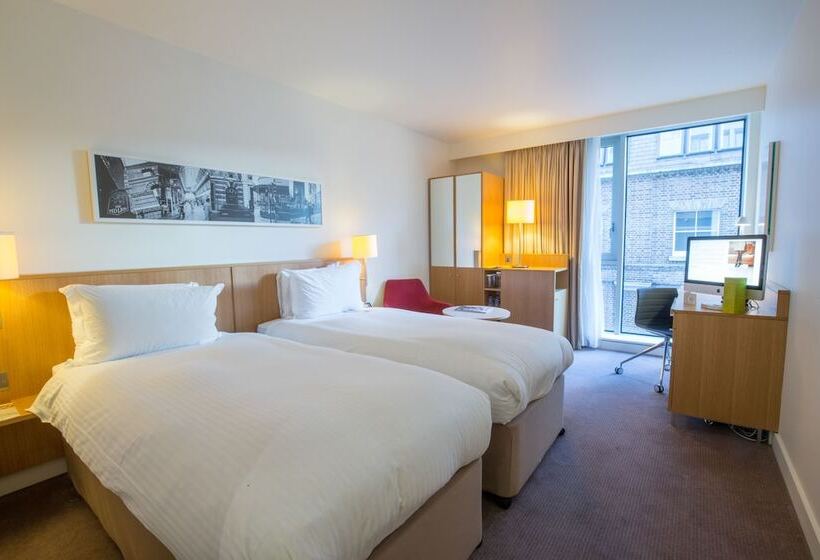 Номер Deluxe, Doubletree By Hilton Hotel London  Tower Of London