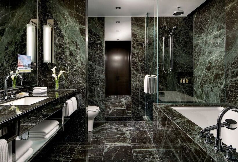 デラックスルーム, The Hazelton
