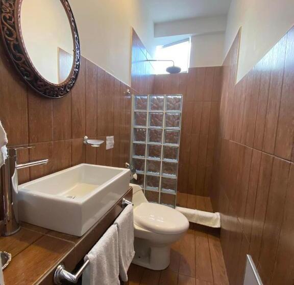 اتاق لوکس, Renace Suites