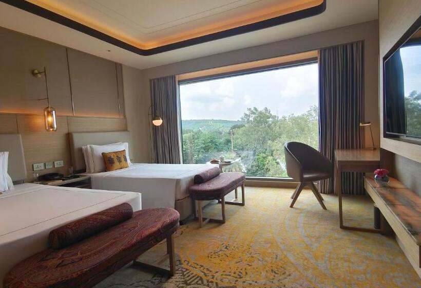 Номер Deluxe, Taj Lakefront Bhopal