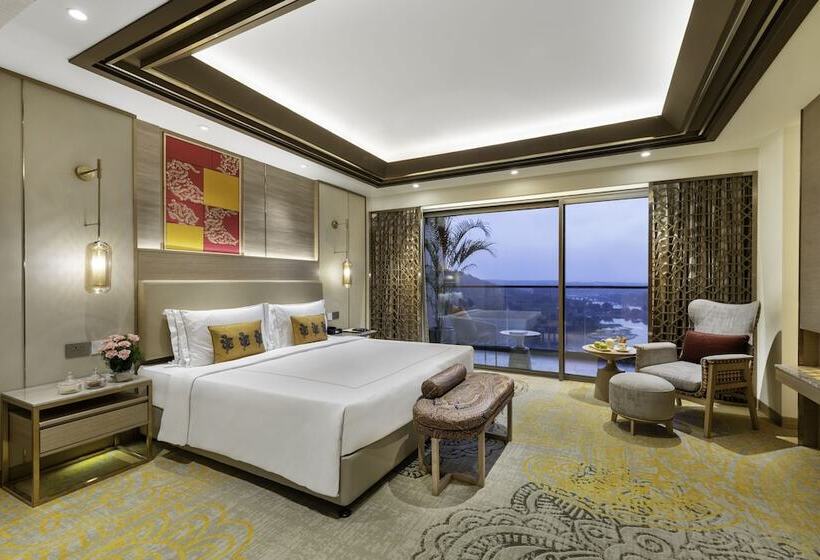 Люкс Повышенной Комфортности, Taj Lakefront Bhopal