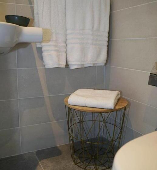 اتاق استاندارد یک نفره, Guest House Capital Inn