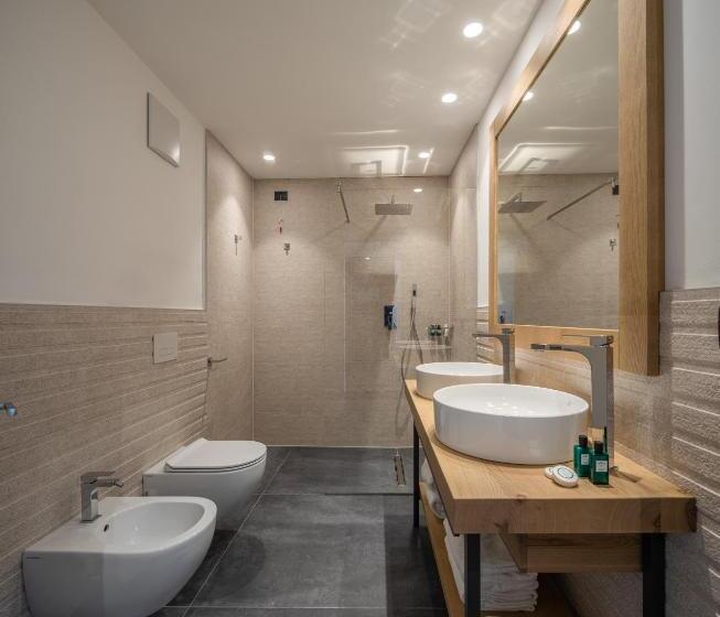 شقة غرفتين نوم مزودة بتراس, Aris Apartments & Sky Pool   Tonelli Hotels   Adult Friendly