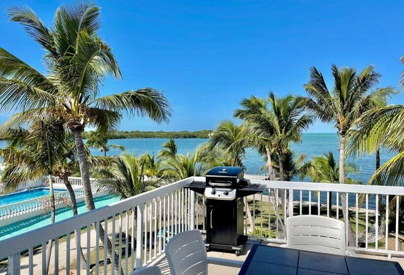 سوییت سوپریور, Gulf View Waterfront Resort