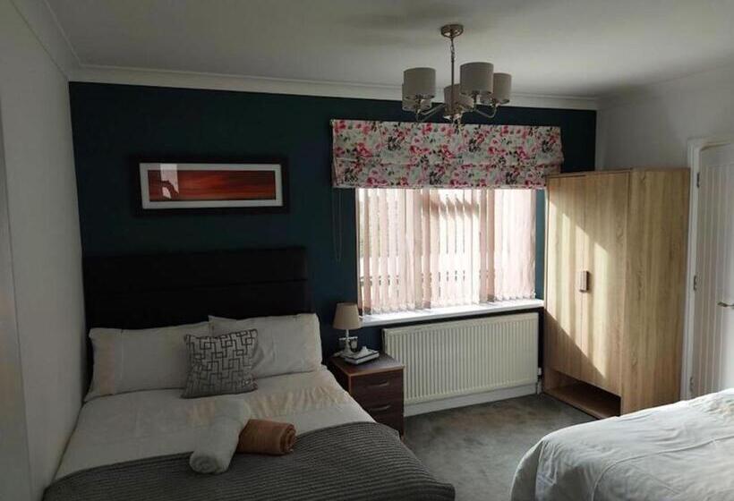 Номер Стандарт Трехместный, Room In Guest Room   Family Room With Private Bathroom
