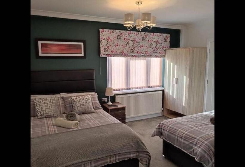 Номер Стандарт Трехместный, Room In Guest Room   Family Room With Private Bathroom