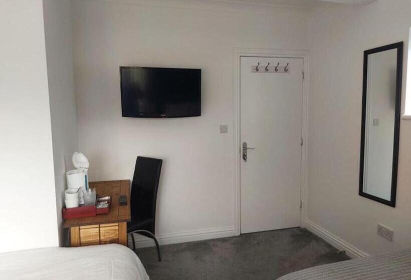 Номер Стандарт Трехместный, Room In Guest Room   Family Room With Private Bathroom