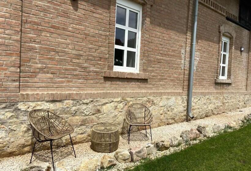 Номер Стандарт, Magtár Villa