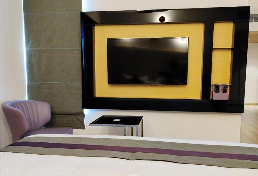 Президентский Люкс, Zone Connect By The Park Coimbatore