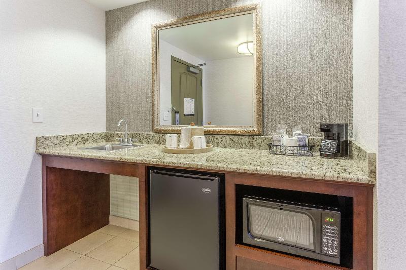 Номер Стандарт Кровать Кинг Адаптированный для Инвалидов, Hampton Inn & Suites Saratoga Springs Downtown