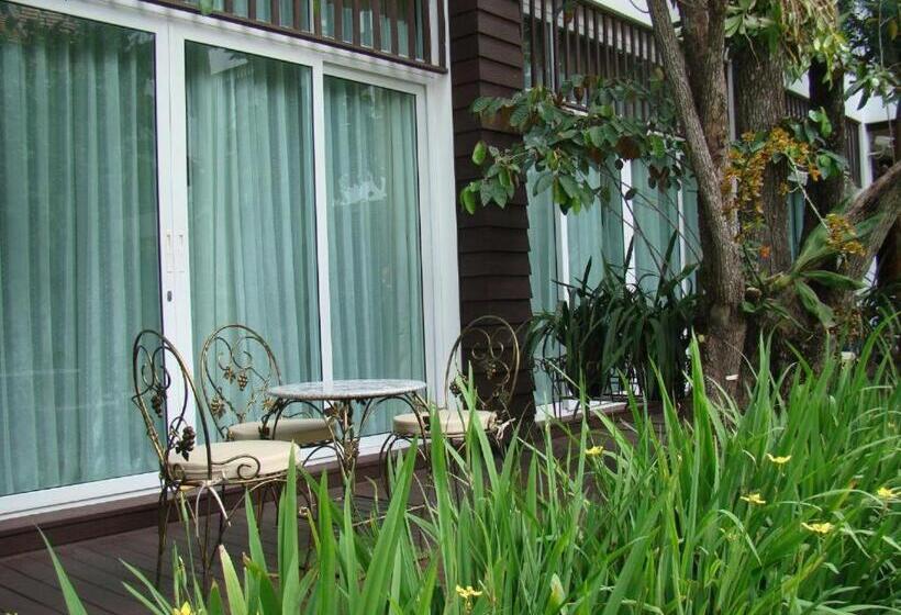 Номер Deluxe с Балконом, Kodchasri Thani Hotel Chiangmai