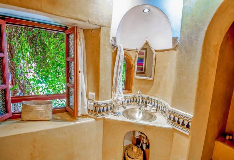 سوییت, Riad Chorfa