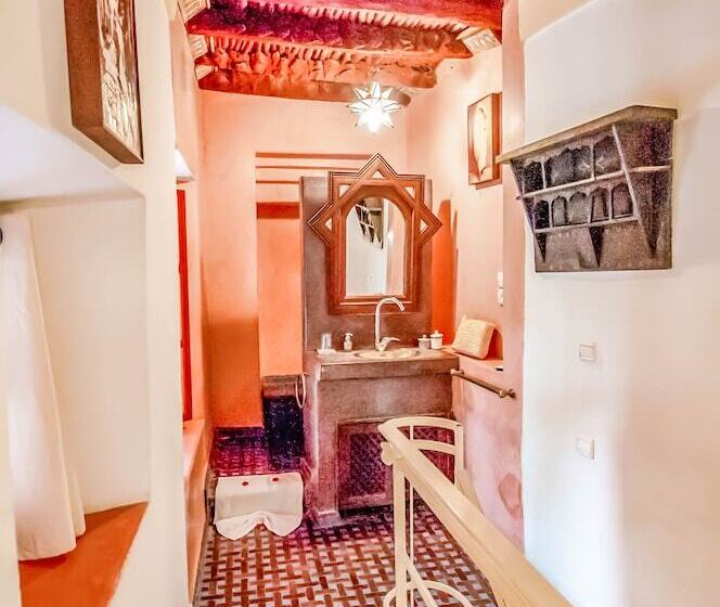 اتاق خانوادگی, Riad Chorfa