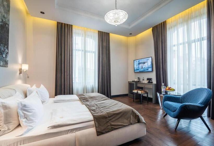 سوییت جونیور با بالکن, Grand Hotel Roxolana