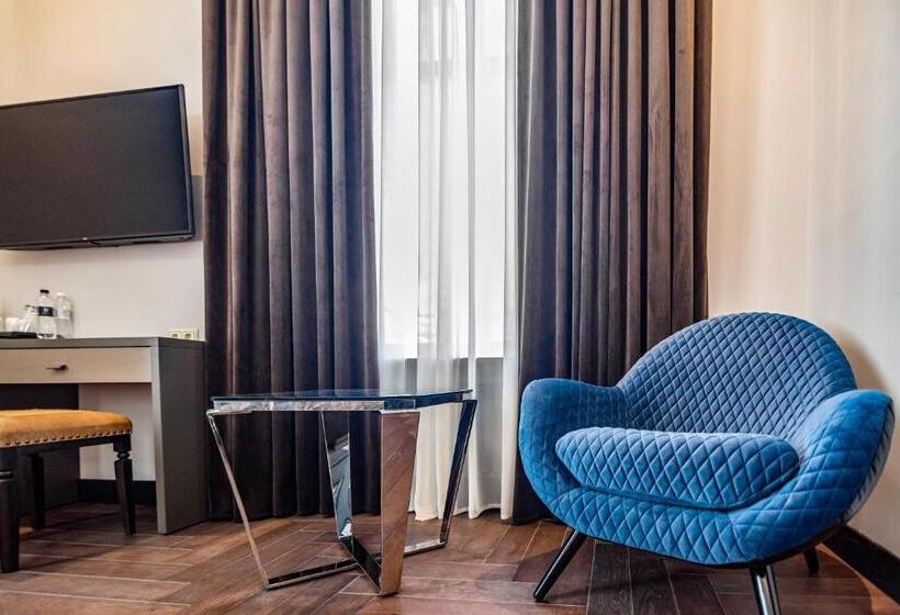 سوییت جونیور, Grand Hotel Roxolana