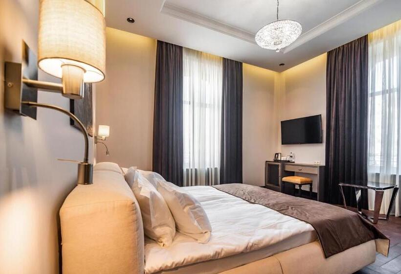 سوییت جونیور, Grand Hotel Roxolana