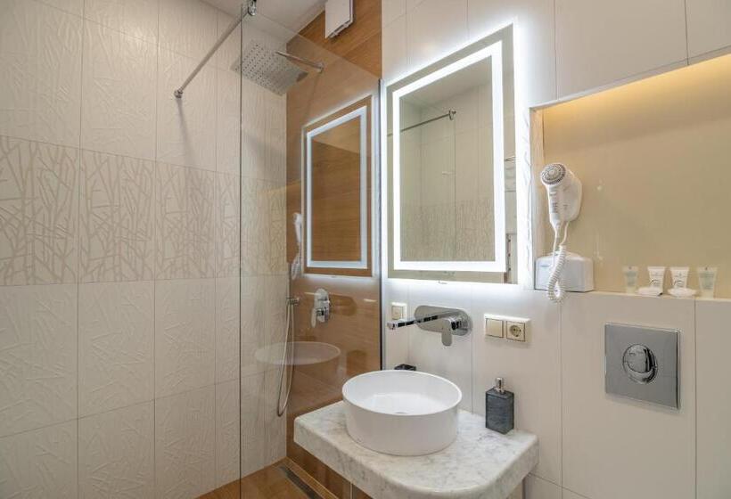 اتاق سوپریور, Grand Hotel Roxolana