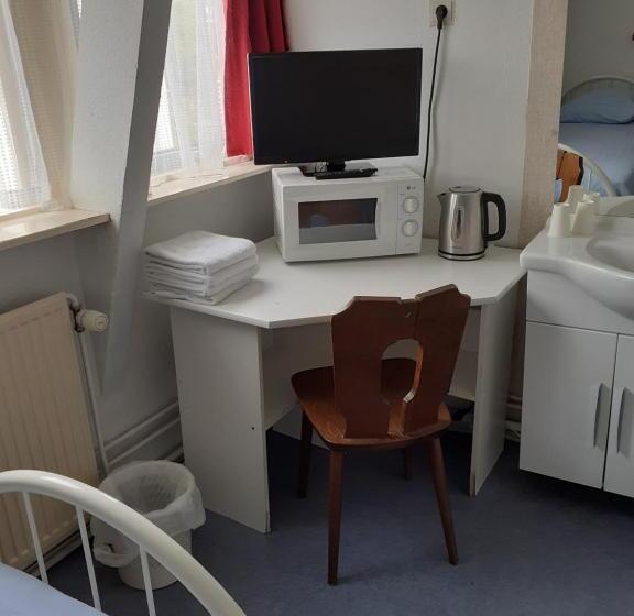 经济房, Hostel Pension Tivoli