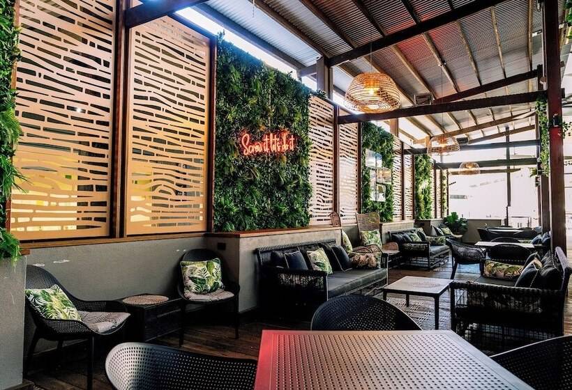 공동 객실, Gilligan S Hotel & Resort Cairns