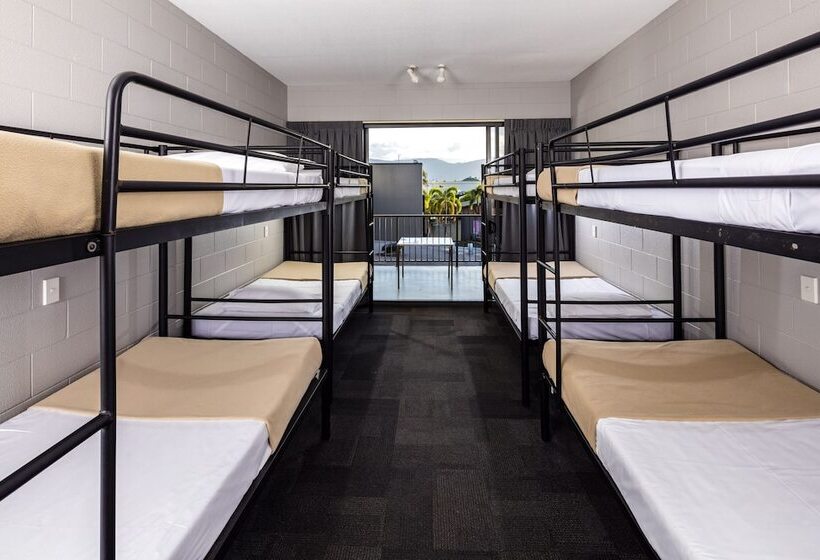 공동 객실, Gilligan S Hotel & Resort Cairns