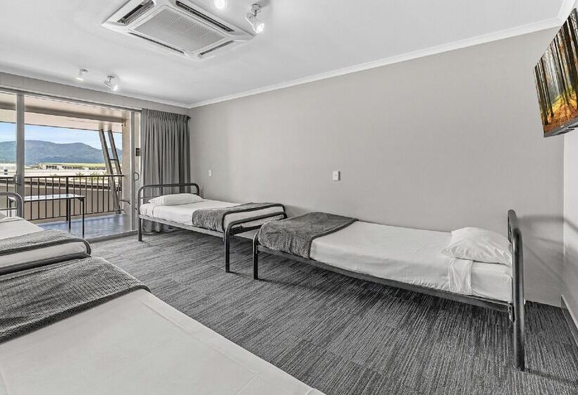 공동 객실, Gilligan S Hotel & Resort Cairns