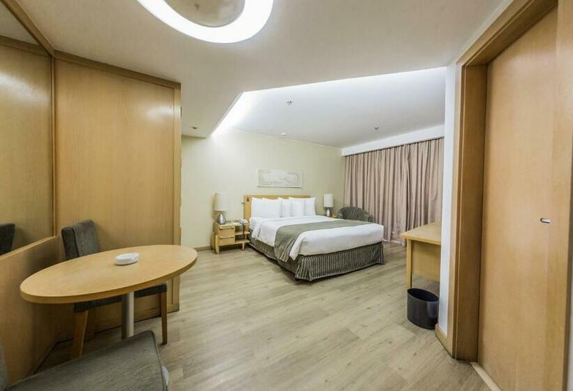 Quarto Deluxe, Grand Bittar