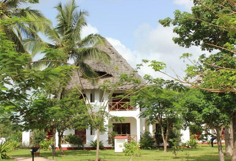 اتاق استاندارد سه تخته با چشم‌انداز باغ, Uroa Bay Beach Resort