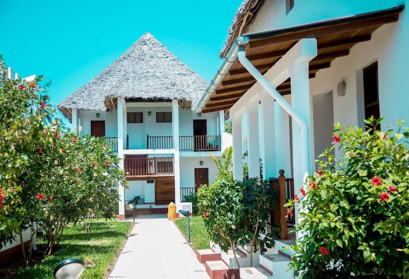 اتاق استاندارد سه تخته با چشم‌انداز باغ, Uroa Bay Beach Resort