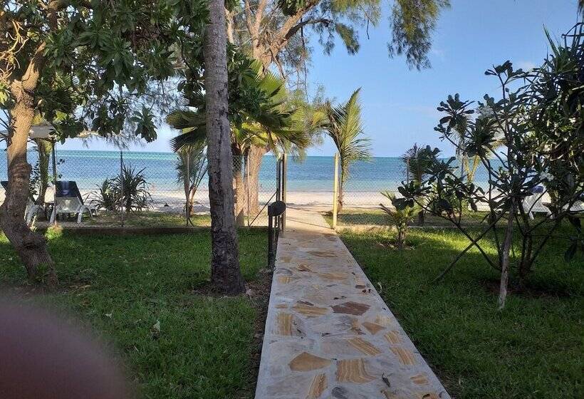 اتاق خانوادگی, Uroa Bay Beach Resort