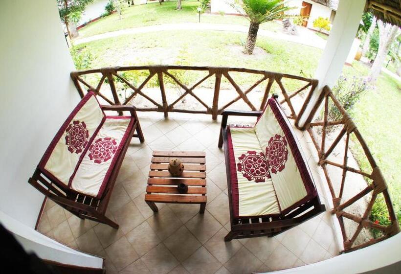 اتاق خانوادگی, Uroa Bay Beach Resort