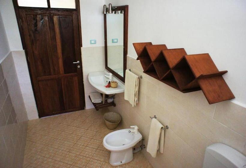 اتاق خانوادگی, Uroa Bay Beach Resort