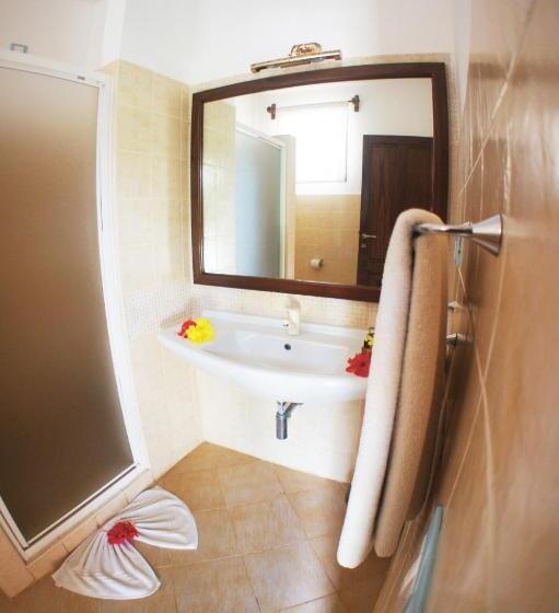 اتاق استاندارد با چشم‌انداز دریا, Uroa Bay Beach Resort