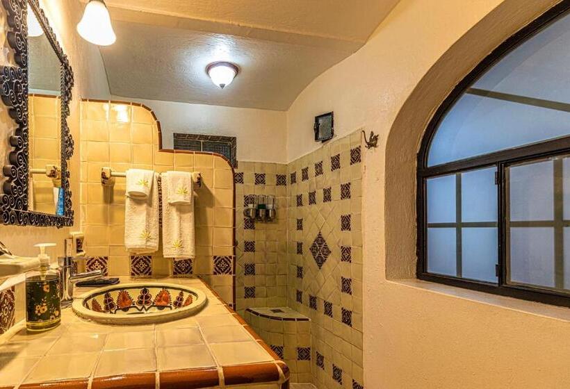 سوییت لوکس, Casa Del Sol Inn