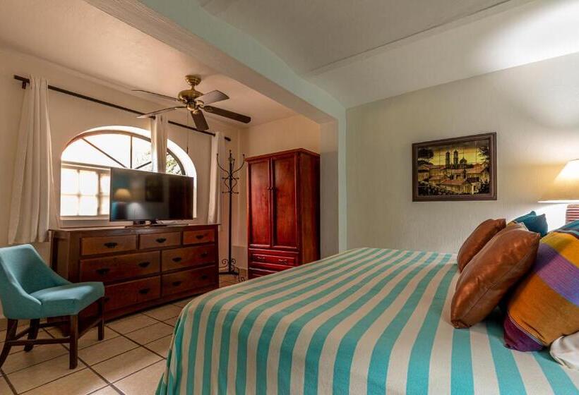 سوییت لوکس, Casa Del Sol Inn