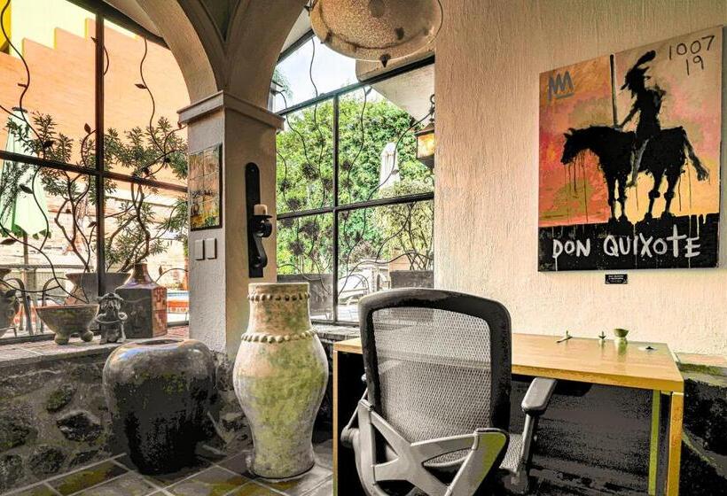 سوییت لوکس, Casa Del Sol Inn