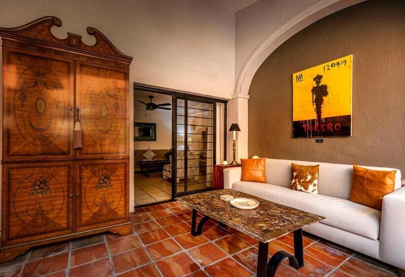 سوییت لوکس, Casa Del Sol Inn