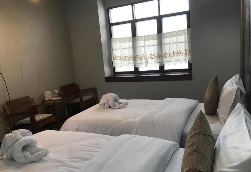 Номер Стандарт, Thaimueang Boutique