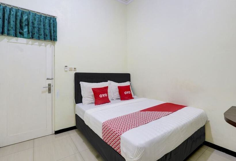 Номер Deluxe, Capital O 90709 Djati Guest House