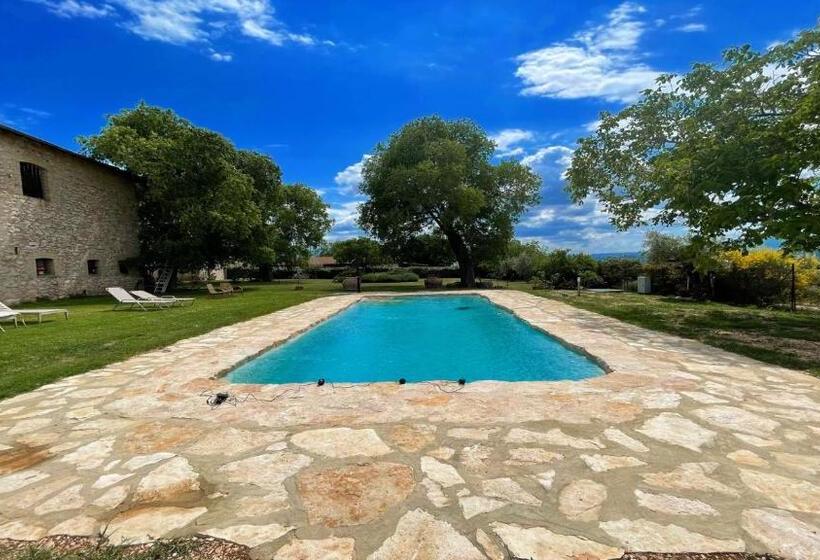 خانه 1 خوابه, Exclusive Pool Open All Year Spoleto Biofarm Slps 8 Village Shops, Bar1 Km 7