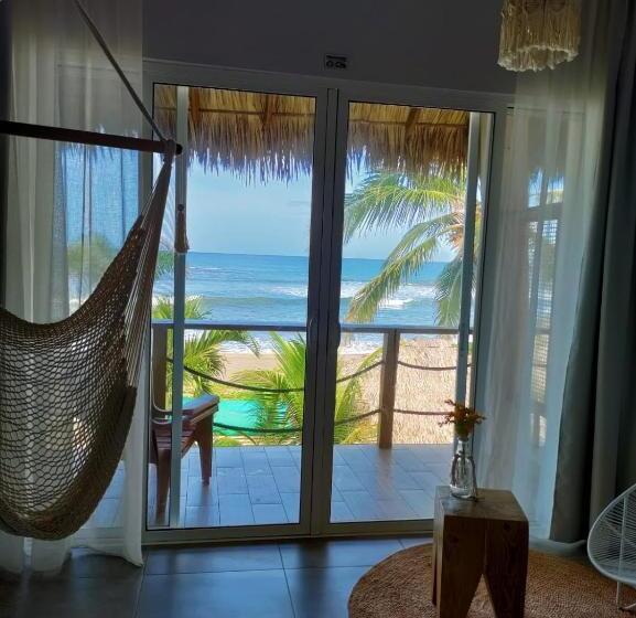 豪华海景房带阳台, Alive Beach House