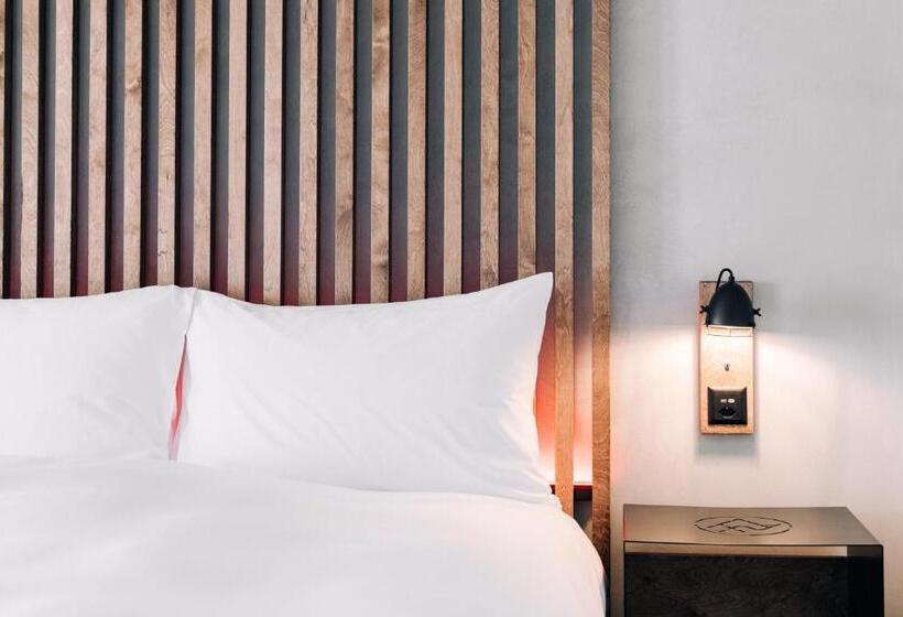 家庭间, Alaïa Lodge