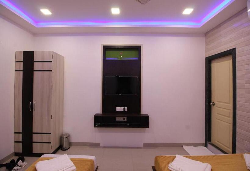 Quarto Triplo Deluxe, Golden Residency