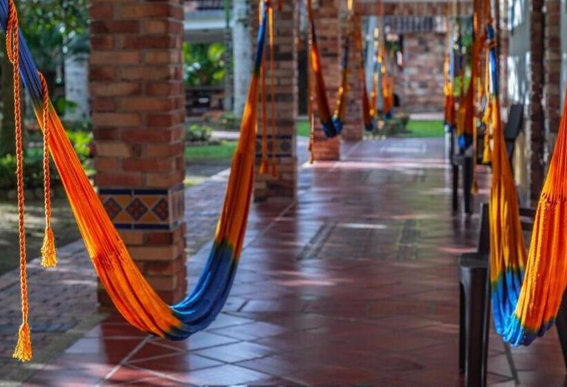 اتاق استاندارد سه تخته با چشم‌انداز باغ, Hacienda Gualanday