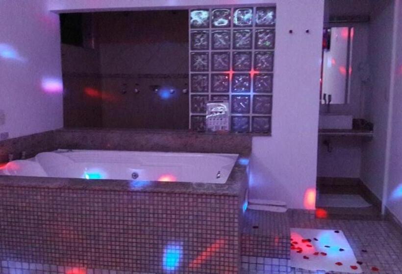 자쿠지 스위트, ápice Motel