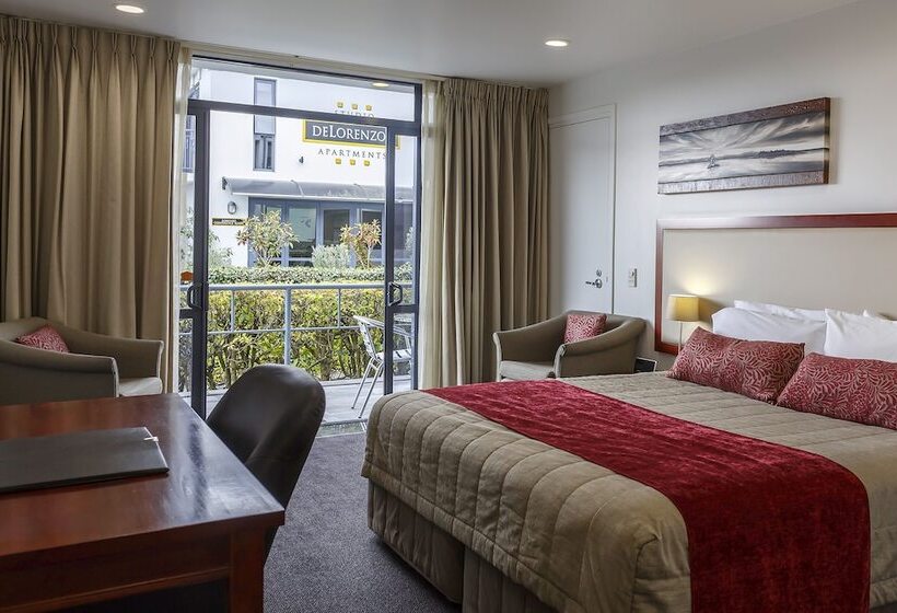 스탠다드 스튜디오, Delorenzo Studio Apartments