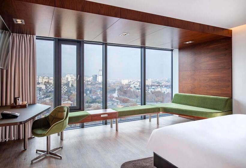 اتاق سوپریور با چشم‌انداز شهر, Radisson Blu Iveria